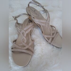 Bandolino Women's Strappy Wedge Sandals - Champagne NWOT